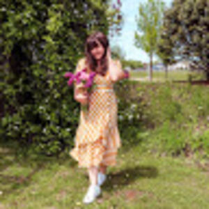 Meet your Posher, Hillary gail